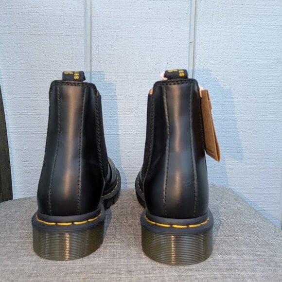Dr. Martens Air Wait Women’s Size 5 US (UK 4) Leather‎ Chelsea Boots White Black - Picture 3 of 9